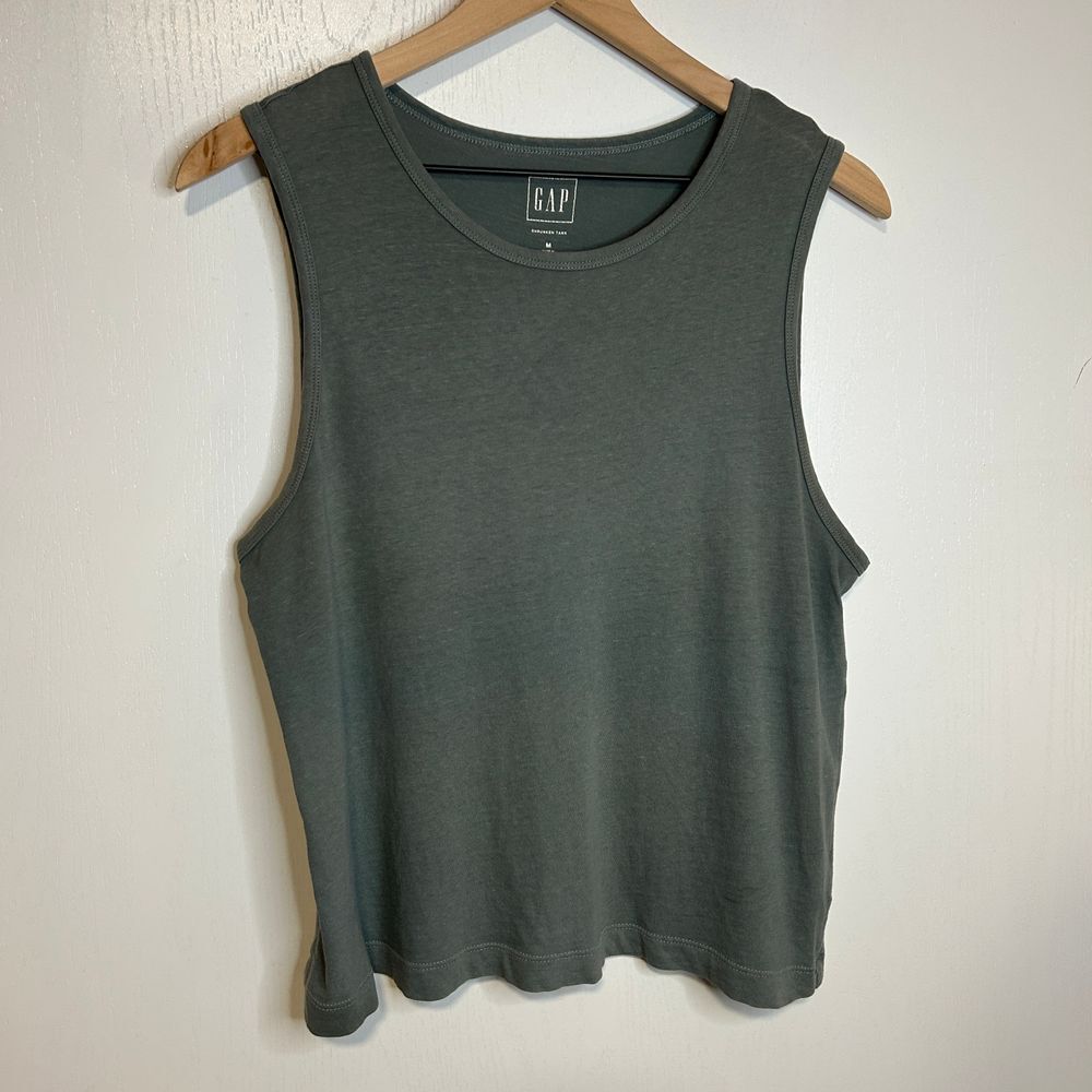 GAP Shrunken Tank Top- Size M - B18
